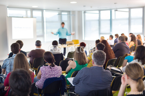 enfants dans une salle de classe - Association Montjoye